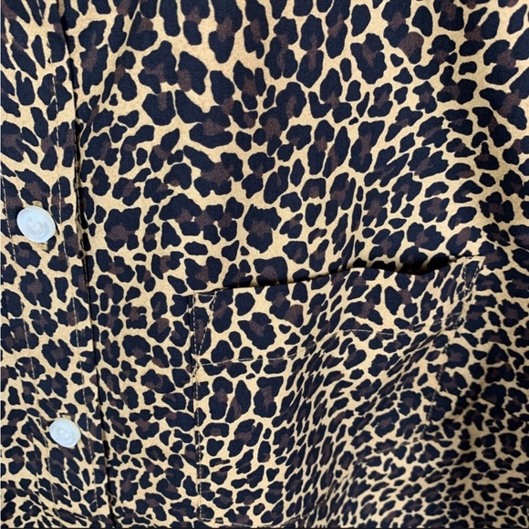 J. Crew Factory Poplin
Leopard Long Sleeve Collared
Signature Fit Small - Picture 6 of 9
